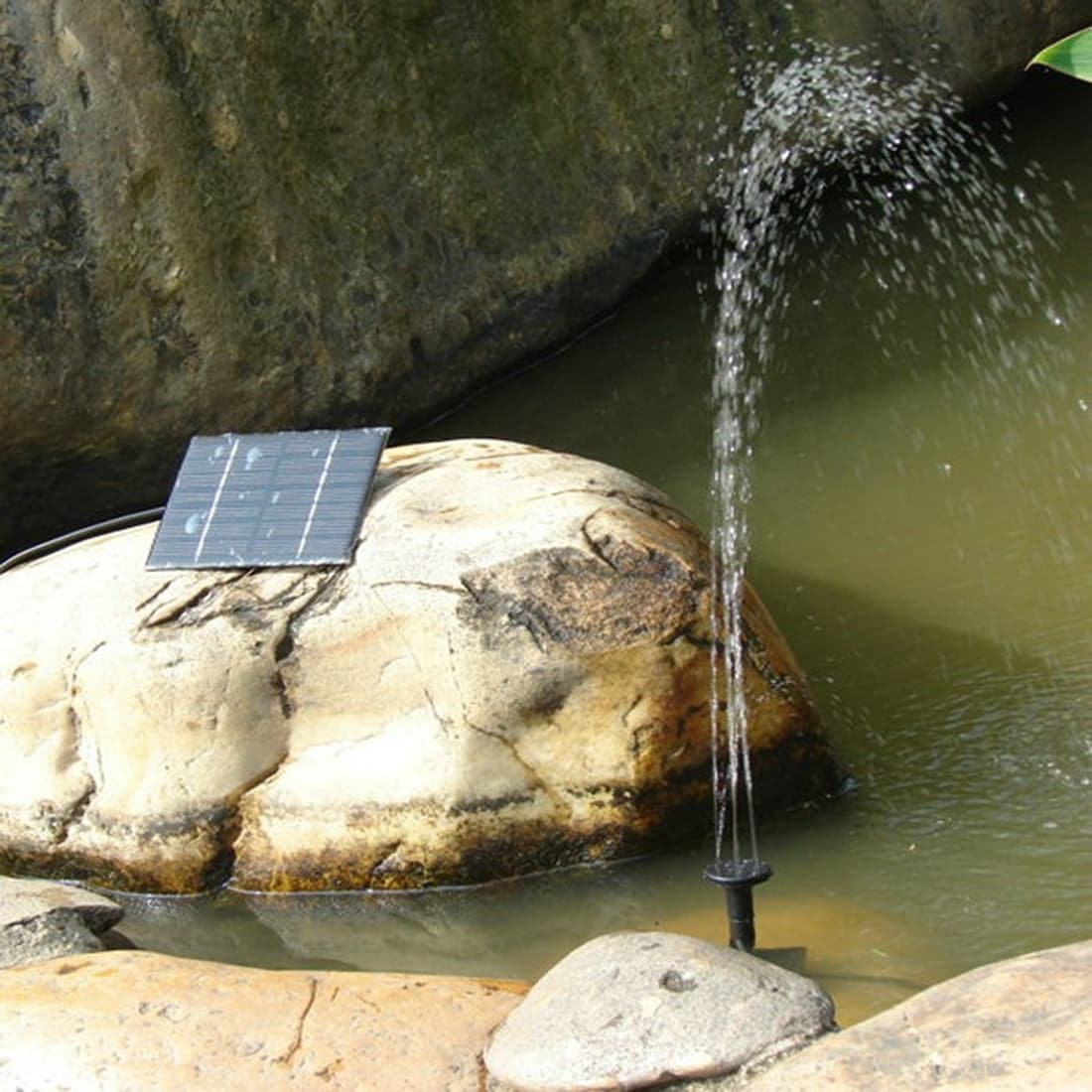 Zonnecel waterpomp voor fontein